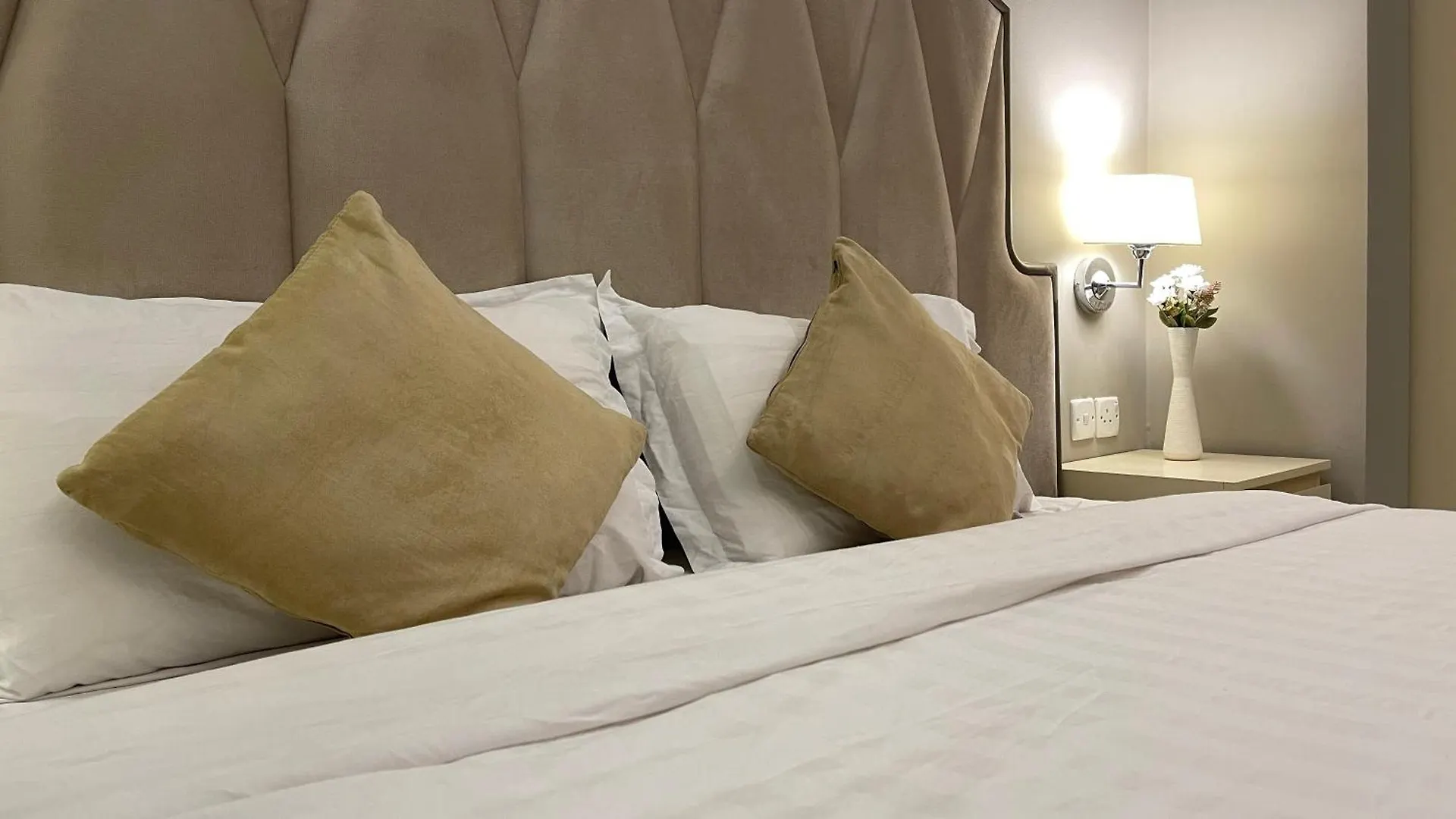 L1 Ivory Elegance Studio With Kitchen Riyadh