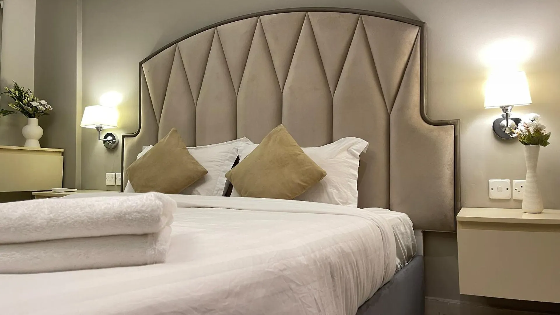 L1 Ivory Elegance Studio With Kitchen Riyadh Apartment