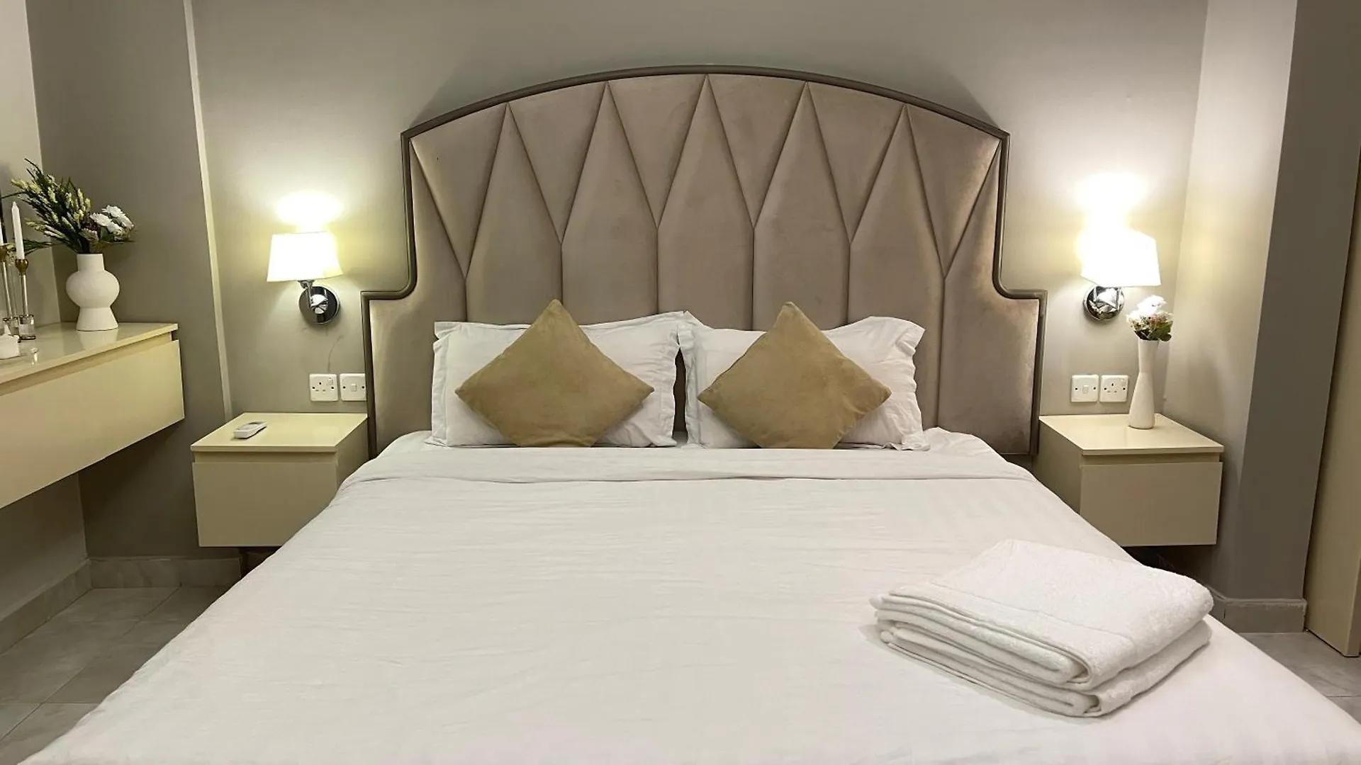 L1 Ivory Elegance Studio With Kitchen Riyadh
